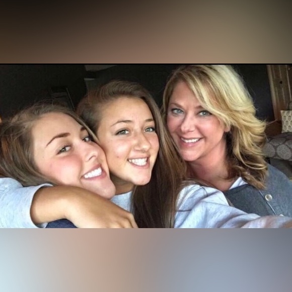 Meet your Posher, Cheryl - Picture 3 of 4